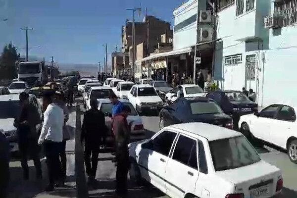 تجمع مردم استان البرز در اعتراض به گران شدن بنزین ، مردم تجمع مردم استان البرز در اعتراض به گران شدن بنزین ، مردم خودروها را خاموش کردند