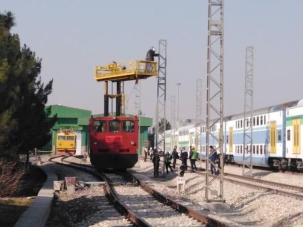 تعمیر 1300 متر از شبکه برق بالاسری خط 5 مترو
